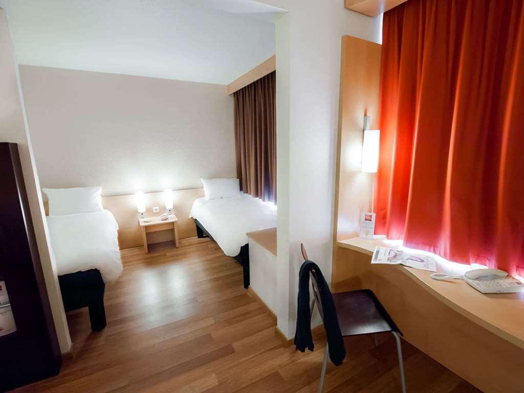 Ibis Vannes Room photo